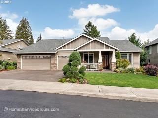 8995 Whiteoaks Ln, Portland, OR 97224-5975