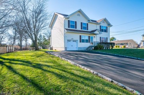 680 Woodrow Ave, Bridgewater, NJ 08807-3372