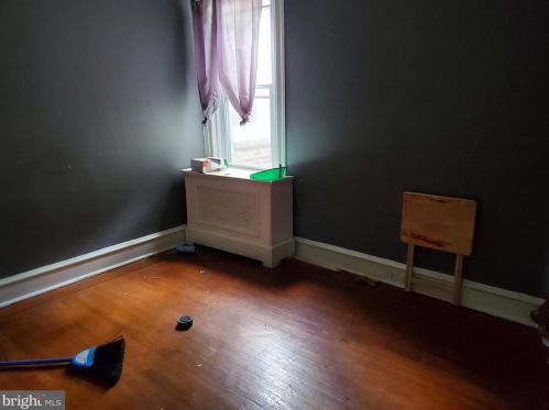 5647 10th St, Philadelphia PA 19141-3601 exterior