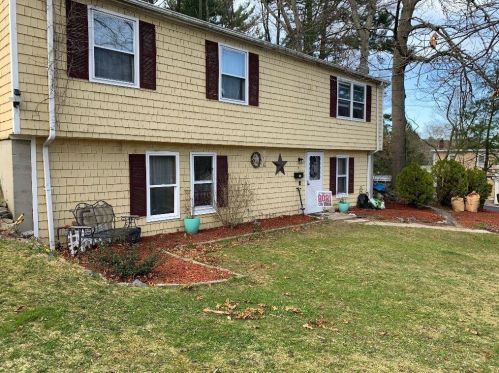 7 Holmes Rd, Coventry, RI 02816-4319