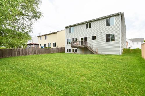 650 Canterbury Ln, Pingree Grove, IL 60140-9192