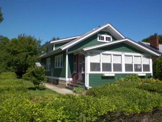 1812 Grant Ave, Rockford, IL 61103-4526