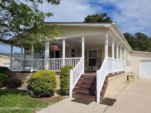 62 Pine Ridge Blvd, Lakehurst, NJ 08759-3533