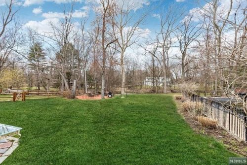 715 Howard Rd, Ridgewood, NJ 07450-2003
