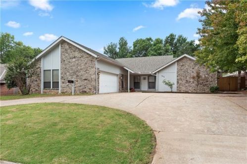 1908 Thunderbird Blvd, Edmond, OK 73013-6852