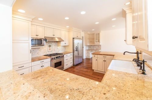 3299 Westwood Dr, Carlsbad, CA 92008-1146