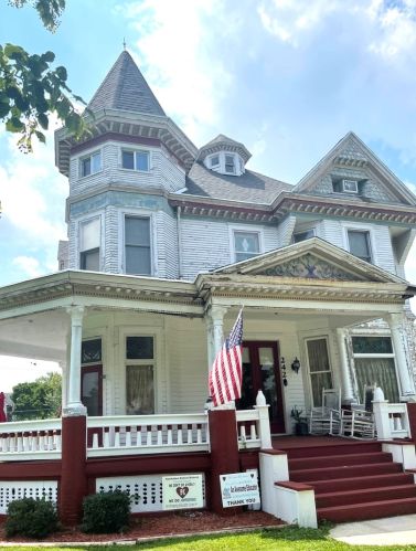 242 Center St, Paxton, IL 60957-1302