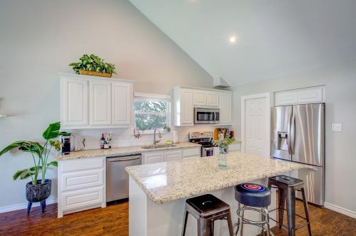 3249 Chapel Downs Dr, Dallas TX  75229-5836 exterior