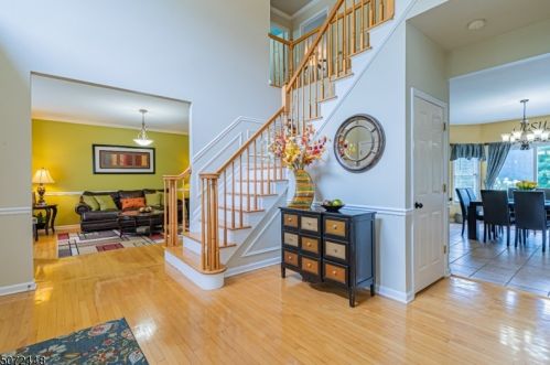 18 Mckelvie St, Mount Olive, NJ 07828-2818