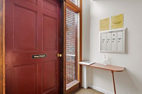 86 High Path Rd, Windsor CT  06095-4109 exterior