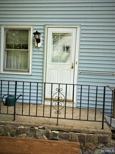 22 Cedar St, Bloomingdale, NJ 07403-1101