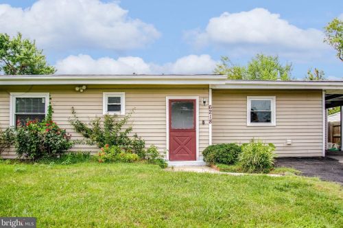 6218 Pioneer Dr, Springfield, VA 22150-1543