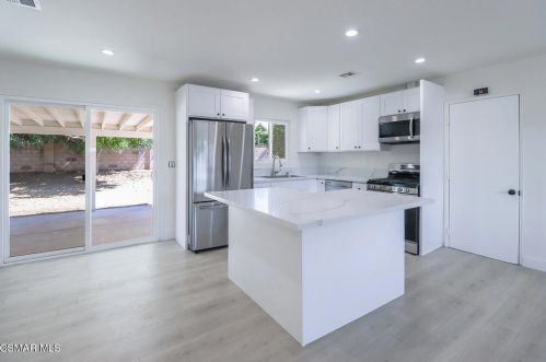 2345 Kelsey St, Simi Valley, CA 93063-3041