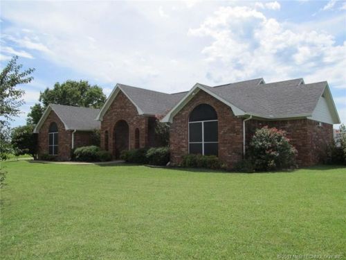 1305 3rd St, Calera, OK 74730-1706