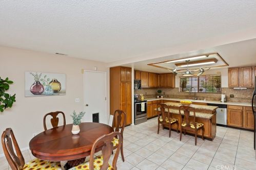 2662 Sovereign Way, Riverside CA  92506-5120 exterior