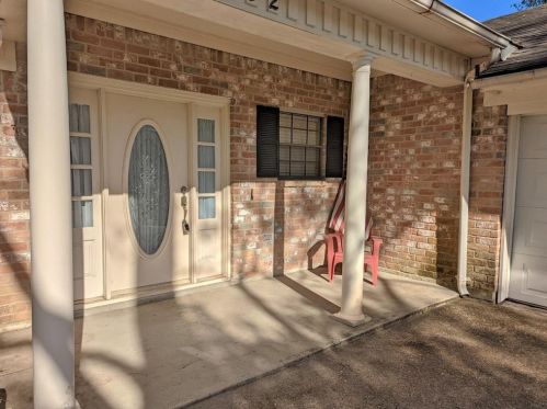32 Devonshire Dr, Conroe TX  77304-2746 exterior