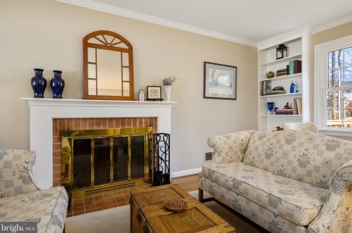 6705 Little Ann Ct, Springfield VA  22152-2629 exterior