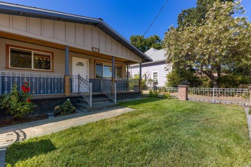 121 Valley St, Willits, CA 95490-3522