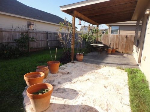 125 Caddis Cv, Uhland TX  78640-8002 exterior