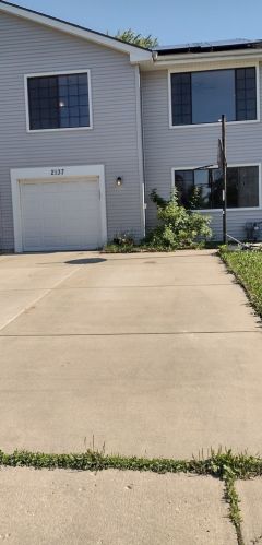 2137 Leeward Ln, Hanover Park, IL 60133-6026