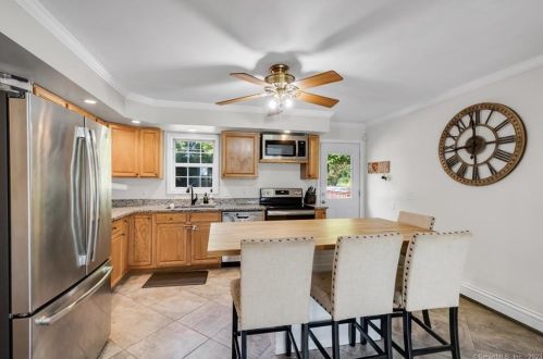 40 Acer Dr, Middletown, CT 06457-5102