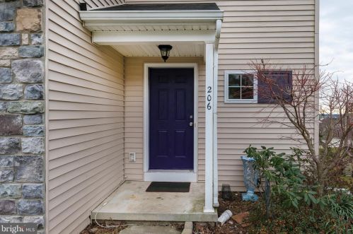206 Eagle Dr, Ephrata, PA 17522-8774