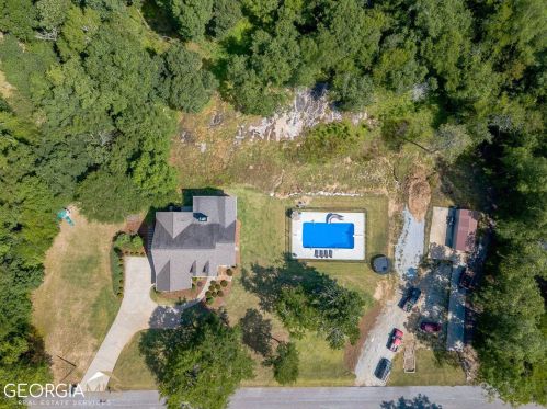 1625 Maple Ridge Dr, Loganville, GA 30052-3802