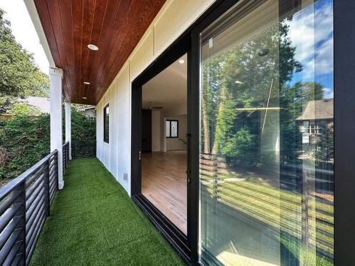 2374 Logan Cir, Atlanta GA  30318-2855 exterior