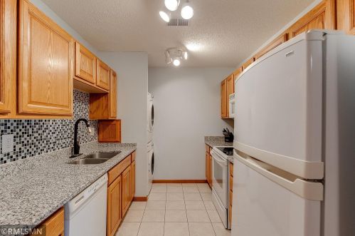 1070 Carmel Ct, Saint Paul MN  55126-5877 exterior