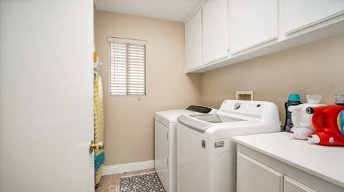 16163 Setting Sun Cir, Riverside CA  92503-0527 exterior
