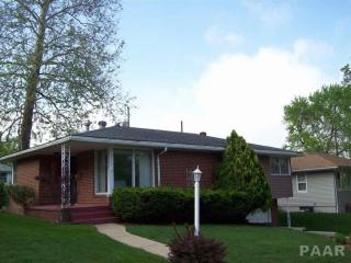 1206 Coolidge Ave, Pekin, IL 61554-1728