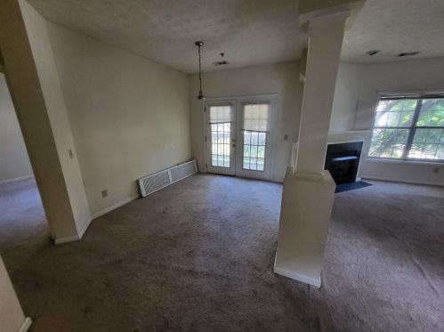 4275 Orchard Grv, Stone Mountain, GA 30083-1293