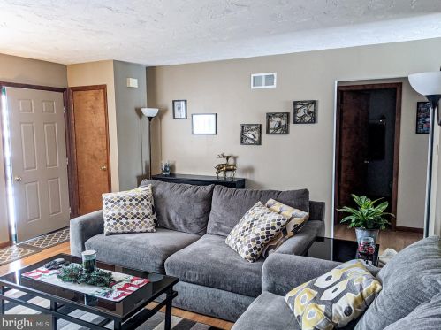 18 Sycamore Ln, Hanover PA 17331-4937 exterior