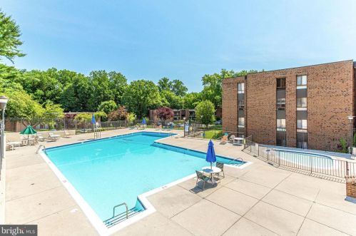 7806 Dassett Ct, Annandale, VA 22003-4864