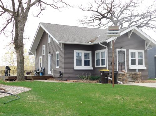 1327 Oak Beach Dr, Fairmont, MN 56031-3106