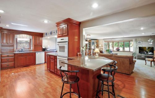 795 Heinel Dr, Saint Paul MN  55113-2152 exterior