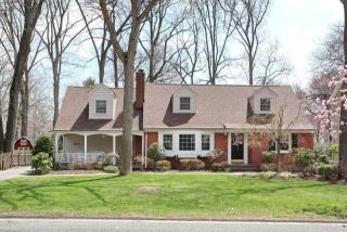 524 Lafayette Ave, Wyckoff, NJ 07481-2943