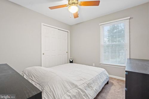 827 Spring Knoll Dr, Herndon VA  20170-3920 exterior