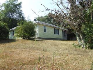 98 Fitchville Rd, Bozrah, CT 06334-1104