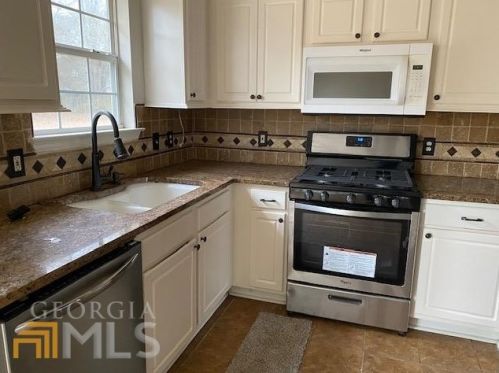 1720 Graystone Dr, Hampton, GA 30228-3173