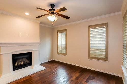 2833 Sheridan Dr, Carrollton TX  75010-4270 exterior