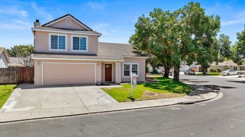 700 Carrboro Ln, Modesto, CA 95357-1406