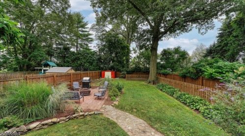 67 3rd Ave, Garwood, NJ 07027-1128