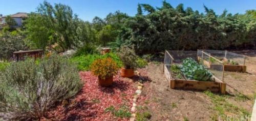 1319 Gonzales Rd, Simi Valley CA exterior