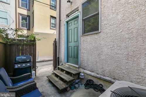 812 12 St, Philadelphia PA 19147-2624 exterior