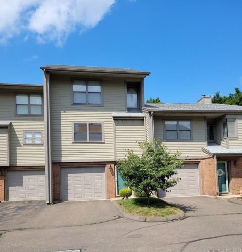 247 Metacomet Dr, Meriden, CT 06450-3580