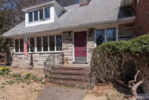 45 Ware Rd, Upper Saddle River, NJ 07458-1925