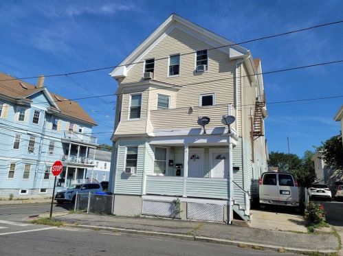 35 Yale Ave, Providence, RI 02908-5234