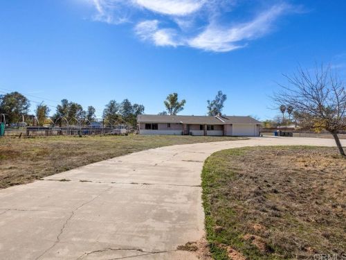 1110 Jay Bird Ln, Ramona, CA 92065-3325