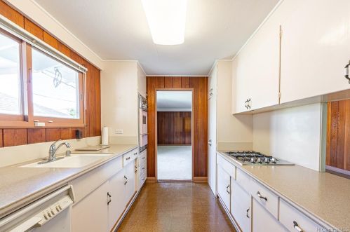 1443 Haloa Dr, Honolulu HI  96818-1945 exterior
